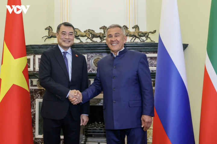 Thủ tướng Lê Minh Hưng gặp người đứng đầu Cộng hoà Tatarstan R.N. Minnikhanov