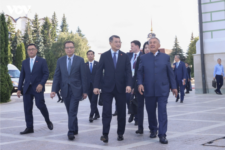 Thủ tướng Lê Minh Hưng gặp người đứng đầu Cộng hoà Tatarstan R.N. Minnikhanov