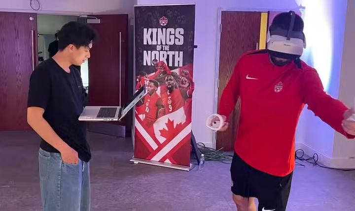 Đội tuyển Canada sử dụng công nghệ thực tế ảo kết hợp trí tuệ nhân tạo (AI)cải thiện khả năng xử lý tình huống và tốc độ ra quyết định.