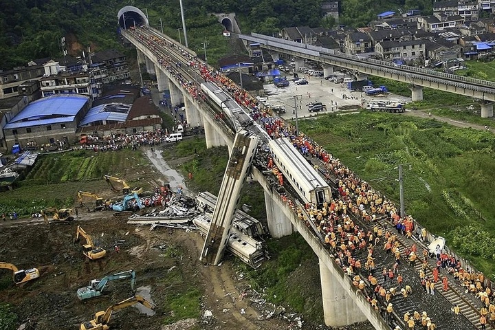 Hiện trường vụ tai nạn đường sắt Ôn Châu năm 2011 ở Trung Quốc. (Ảnh: SCMP)