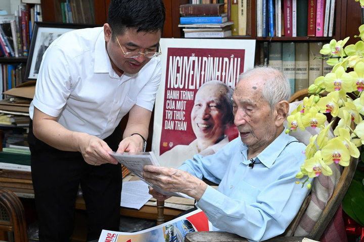 Tác giả Nguyễn Văn Minh và học giả Nguyễn Đình Đầu.