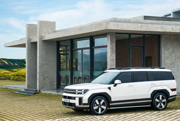 Loạt xe Hyundai đồng loạt giảm giá, Santa Fe được ưu đãi tới 220 triệu đồng - 1
