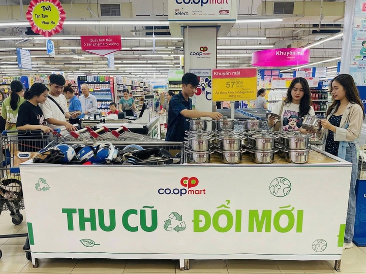Khách hàng đổi sản phẩm cũ để nhận ưu đãi lên đến 50% khi mua sản phẩm mới tại Co.opmart.