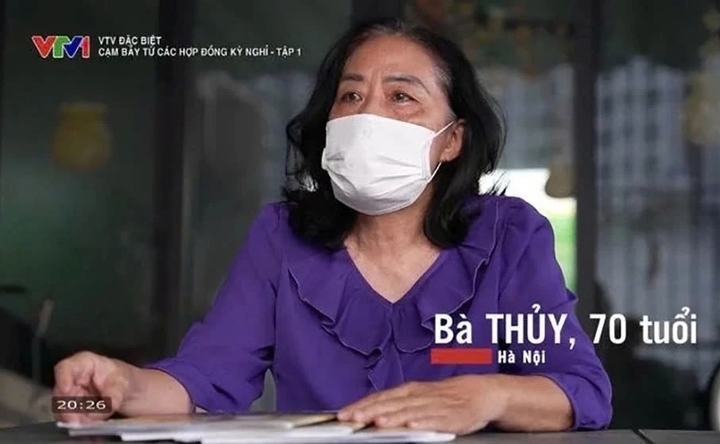 Vì tin lời quảng cáo, bà Thủy đi vay thêm để đủ 1,7 tỷ đồng cho 4 quyển hợp đồng kỳ nghỉ ở tuổi 70. (Ảnh chụp màn hình từ chương trình của VTV)