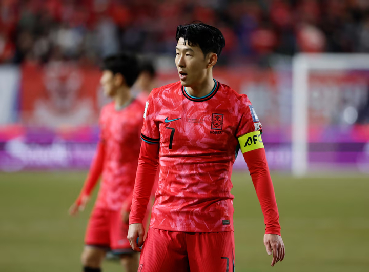 Son Heung-min nhận một số lời lẽ mỉa mai từ các phóng viên. (Ảnh: Reuters)