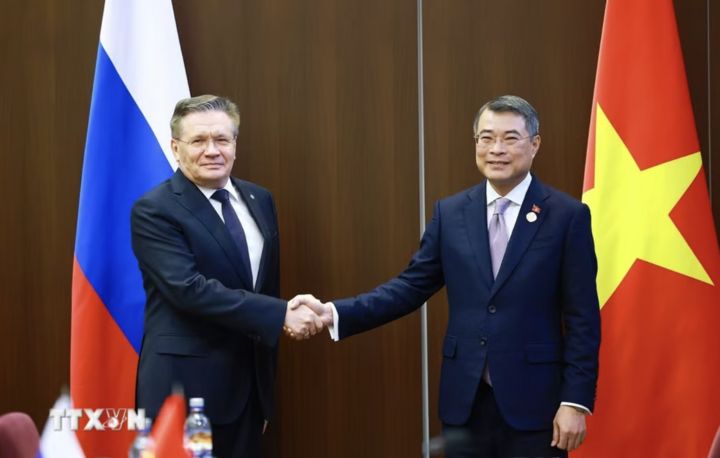 Thủ tướng Lê Minh Hưng tiếp ông Alexey Likhachev, Tổng Giám đốc Tập đoàn Năng lượng Nguyên tử Quốc gia Liên bang Nga (Rosatom). (Ảnh: Dương Giang/TTXVN)