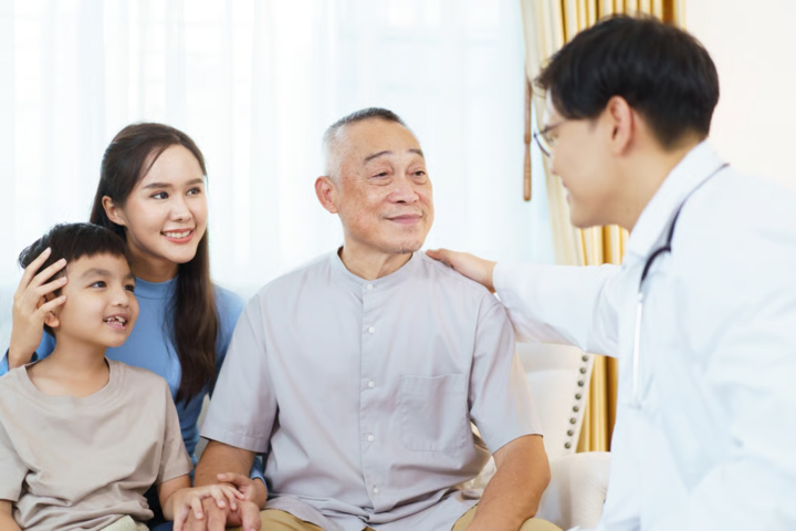 Làm giả bệnh lý, trung tâm sức khỏe lừa đảo hàng trăm người già neo đơn.