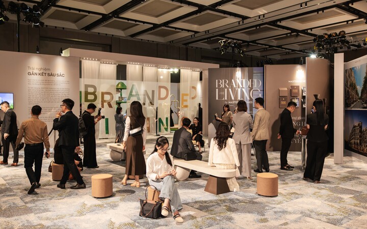 Đông đảo khách hàng tham quan triển lãm trải nghiệm Branded Living – ”Thấu” sáng 19/06/2026 tại Masterise Homes Sales Gallery, Ocean Park 3.