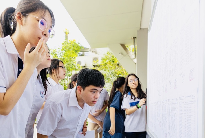 Sau khi Hà Nội công bố điểm thi lớp 10 năm 2026, danh sách 10 thí sinh đạt tổng điểm cao nhất toàn thành phố đã lộ diện.