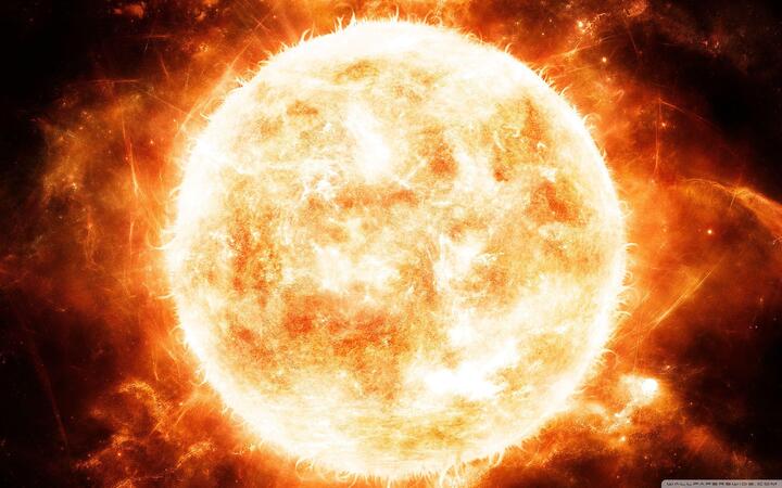 Mặt Trời rực cháy với những dòng plasma và bùng nổ năng lượng. (Nguồn: Getty Images)