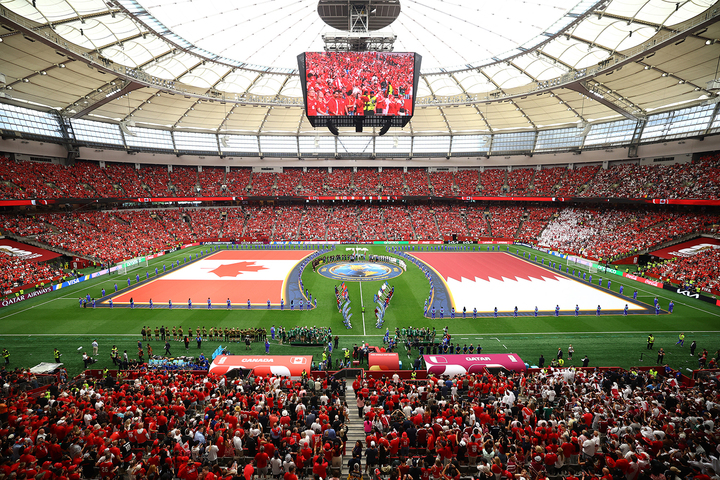 Trận đấu bắt đầu trên sân BC Place ở Vancouver, Canada. (Ảnh: Reuters)