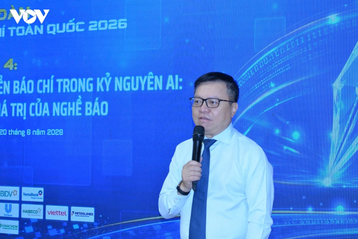 Tổng Biên tập Báo Nhân Dân, Chủ tịch Hội Nhà báo Việt Nam Lê Quốc Minh chia sẻ tại phiên thảo luận.