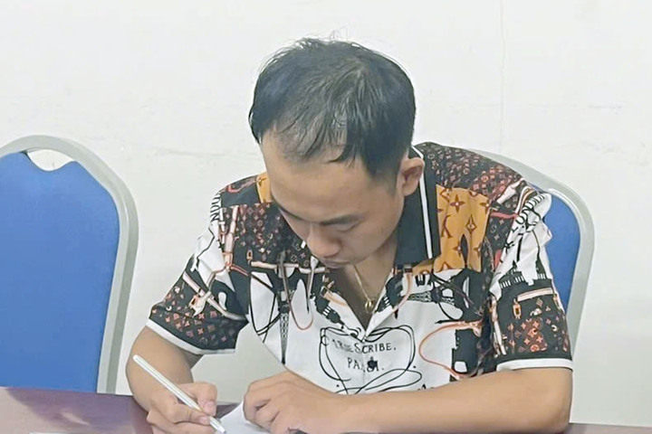 Kẻ biến thái Nguyễn Hoàng Anh tại cơ quan điều tra.