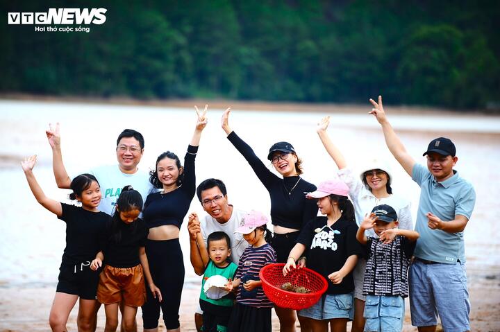 Và quan trong hơn là thông qua các hoạt động này, tình cảm giữa mọi người được gắn kết, chia sẻ và tốt đẹp hơn.