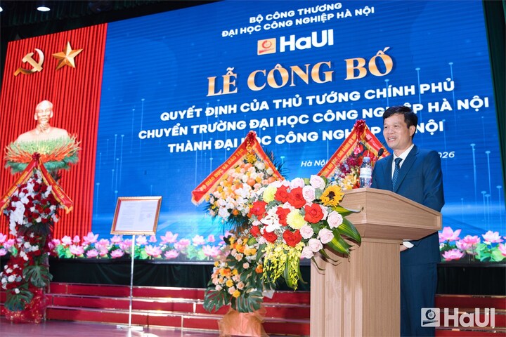 PGS.TS. Kiều Xuân Thực - Giám đốc Đại học Công nghiệp Hà Nội - phát biểu tại buổi lễ.