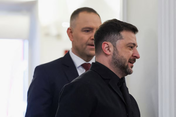 Tổng thống Ba Lan Karol Nawrocki và Tổng thống Ukraine Volodymyr Zelenskiy. (Ảnh: Reuters)