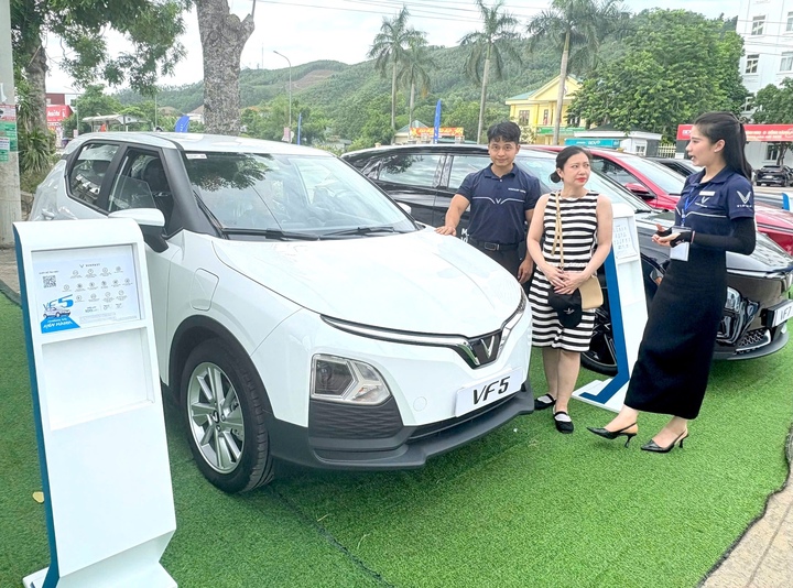 Người mua VF 5 trong tháng 6 được hưởng nhiều chính sách ưu đãi cộng dồn từ VinFast.