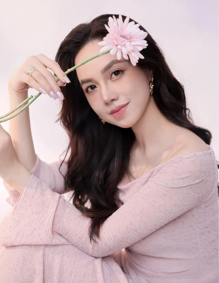 Đinh Ngọc Diệp rừng được mệnh danh là một trong những mỹ nhân nổi bật nhất màn ảnh Việt thập niên 2000.