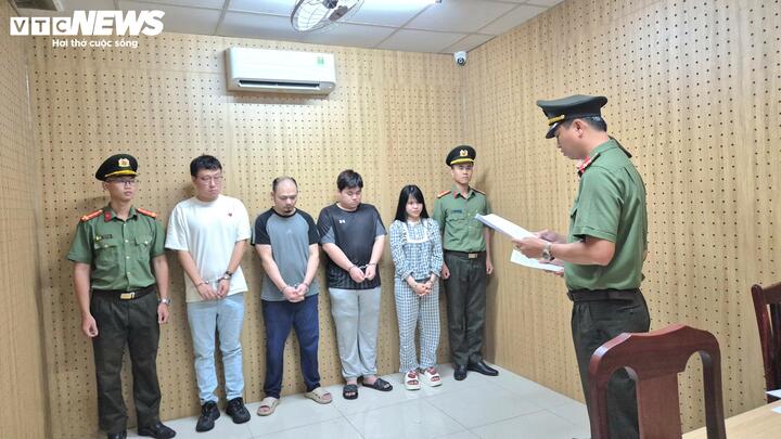 Các đối tượng lừa đảo bị bắt. (Ảnh: Công an cung cấp)