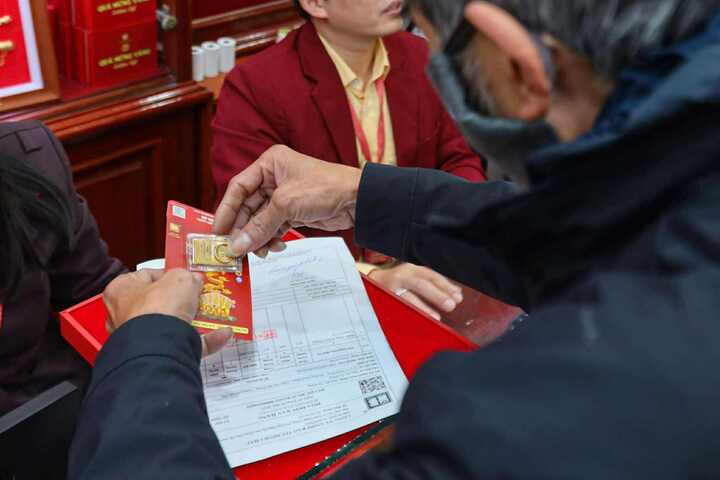 Nhiều nhà đầu tư băn khoăn có nên đầu tư vàng lúc này. (Ảnh: Minh Đức)