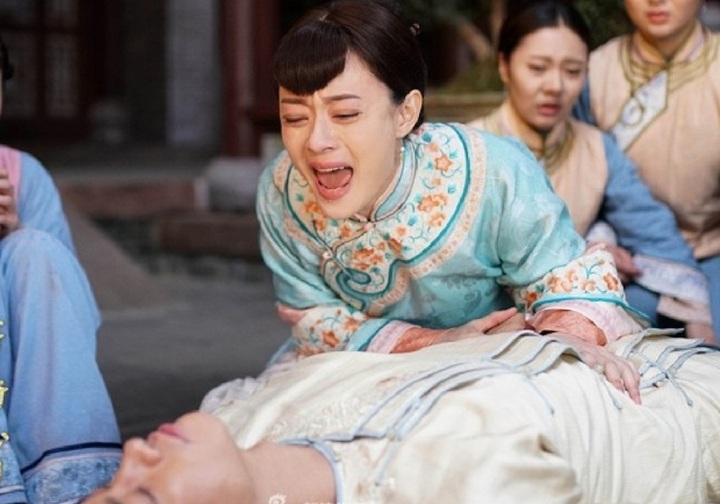 Số phận người phụ nữ trở thành bi kịch khi chồng họ qua đời.