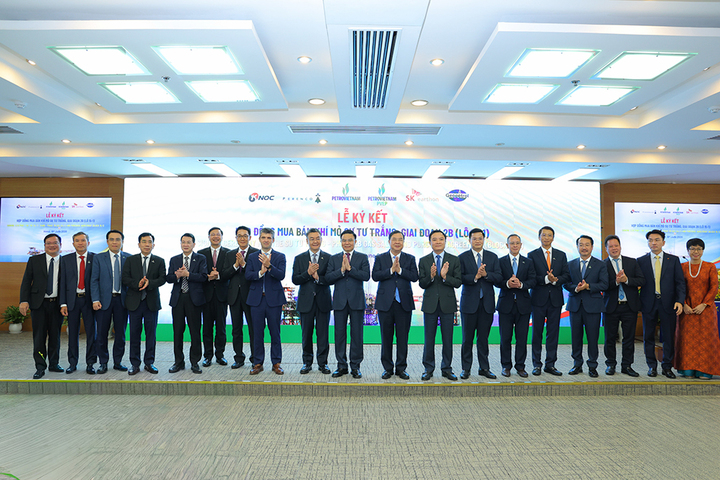 Các đại biểu tại buổi lễ.