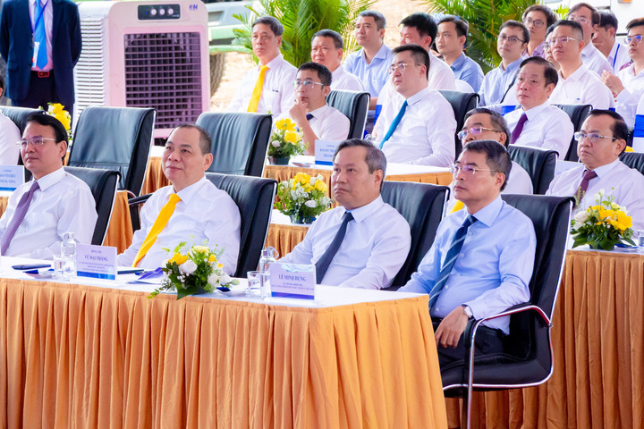 Lãnh đạo Đảng, Nhà nước và TP Hà Nội dự lễ khởi công.
