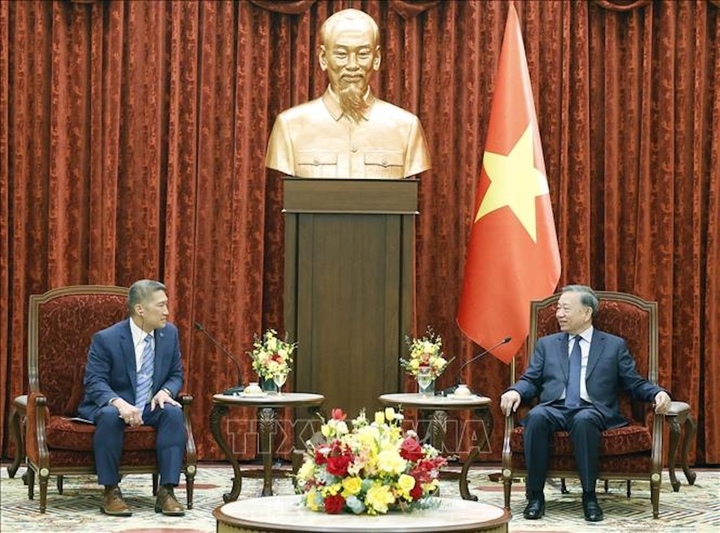 Tổng Bí thư, Chủ tịch nước Tô Lâm tiếp Quyền Bộ trưởng Bộ Hải quân Mỹ. (Ảnh: TTX)