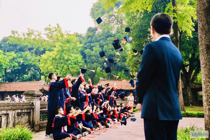 Thầy giáo xúc động khi lứa học trò đoàn kết và đều vào được trường chuyên mơ ước.