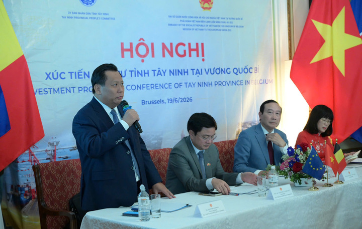 Phó Chủ tịch UBND tỉnh Huỳnh Văn Sơn chia sẻ thêm về chính sách thu hút đầu tư tại tỉnh.