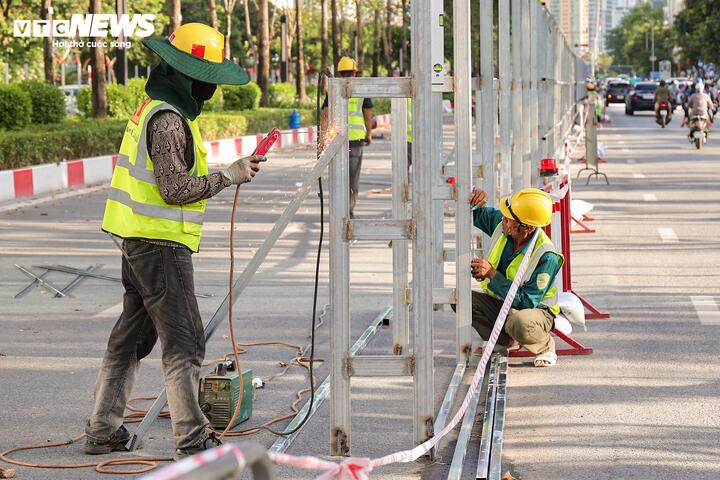 Hà Nội rào chắn một phần đường Văn Cao trong gần 10 tháng để thi công Metro số 5 - 11