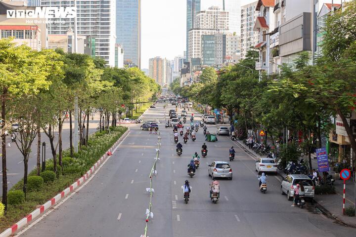 Tuyến Metro số 5 có chiều dài gần 40km, kết nối khu vực trung tâm Hà Nội với đô thị Hòa Lạc. Dự án có tổng mức đầu tư hơn 72.000 tỷ đồng và được kỳ vọng sẽ góp phần giảm áp lực giao thông, tăng khả năng kết nối giữa khu vực nội đô với phía Tây Thủ đô.