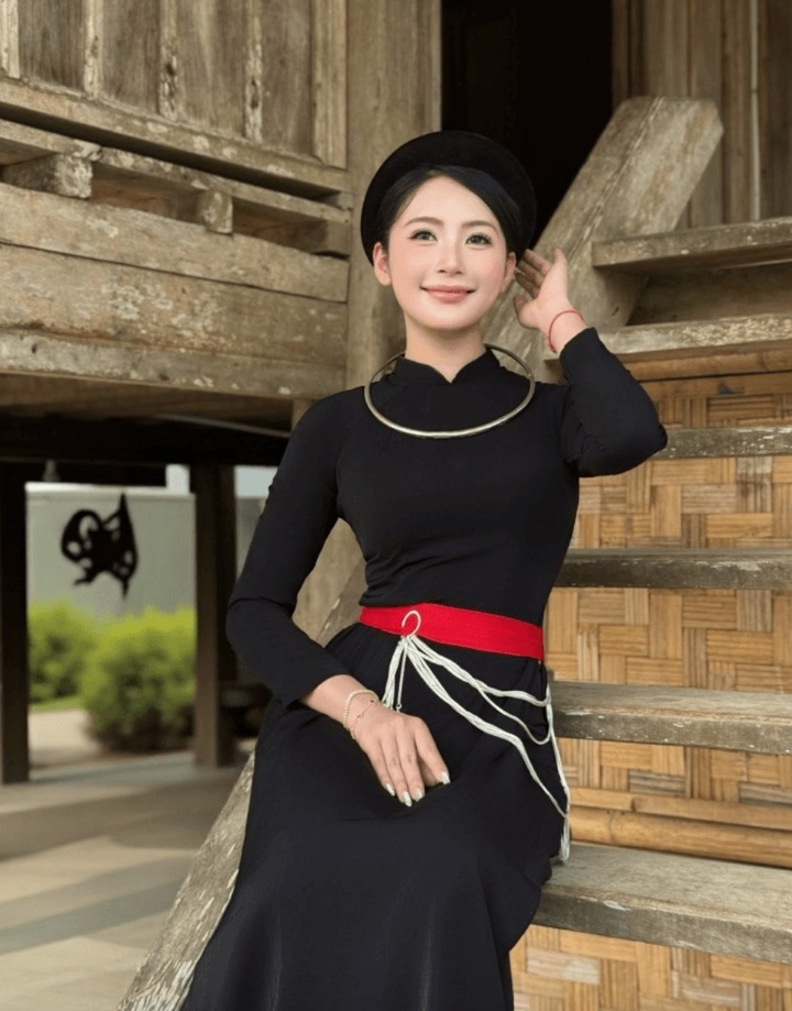 Nông Thị Hằng từng tham gia diễn xuất trong các phim hài như "Làng ế vợ", "Đại gia chân đất" hay đóng MV "Rất lâu rồi mới khóc" của ca sĩ Minh Vương.