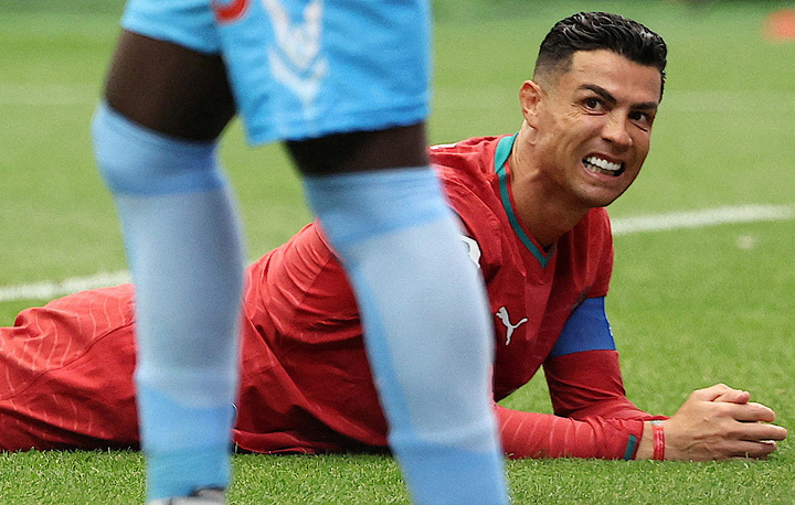 Ronaldo thi đấu bế tắc trước CHDC Congo.