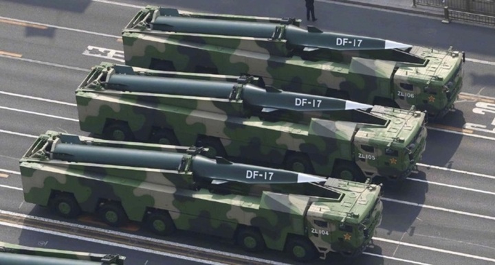 Trung Quốc phô diễn trực tiếp sức mạnh tên lửa siêu vượt âm DF-17 ten lua df 17 cua trung quoc duoc dieu binh 19563661 - Trung Quốc phô diễn trực tiếp sức mạnh tên lửa siêu vượt âm DF-17