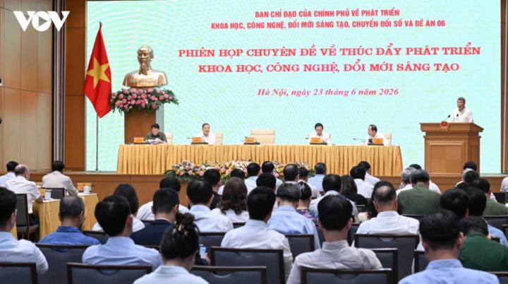 Thủ tướng Lê Minh Hưng chủ trì phiên họp.