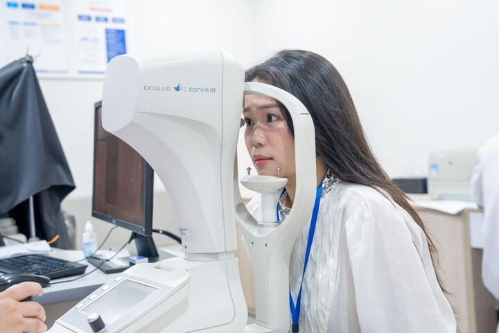 Dựa trên các chỉ số của mắt, bác sĩ sẽ tư vấn phương pháp phù hợp nhất nhằm tối ưu chất lượng thị giác sau phẫu thuật.