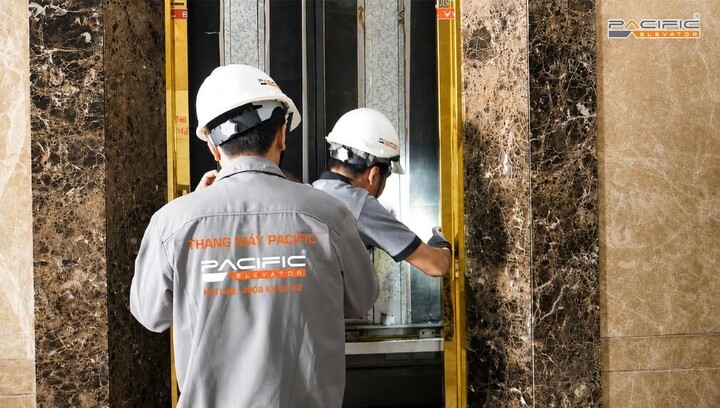 Hình ảnh kỹ thuật thang máy Pacific bảo trì thang máy.