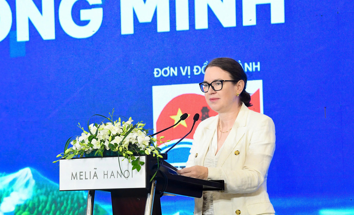 Bà Deirdre Ní Fhallúin, Đại sứ Ireland tại Việt Nam, phát biểu tại diễn đàn.