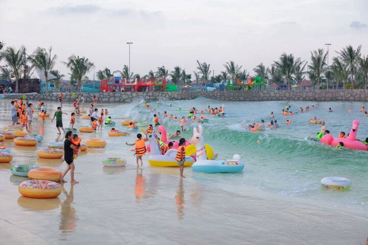 Cư dân Ocean City được trải nghiệm biển xanh, cát trắng ngay trước thềm nhà.
