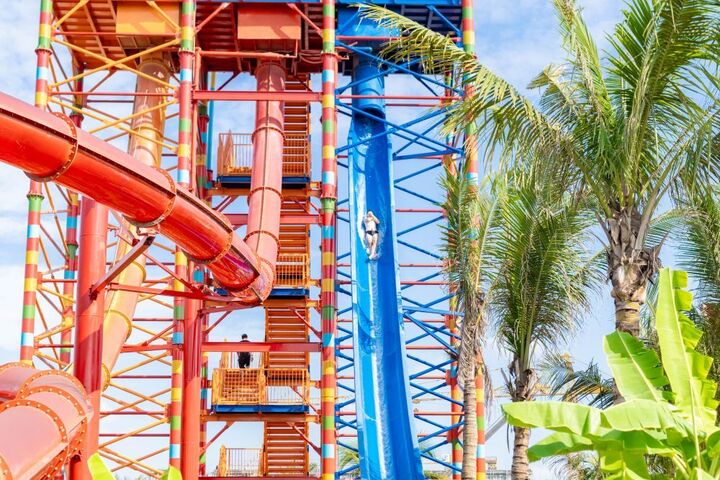 VinWonders Water Park mang đến các trò chơi nước cảm giác mạnh ngay trong lòng đô thị.