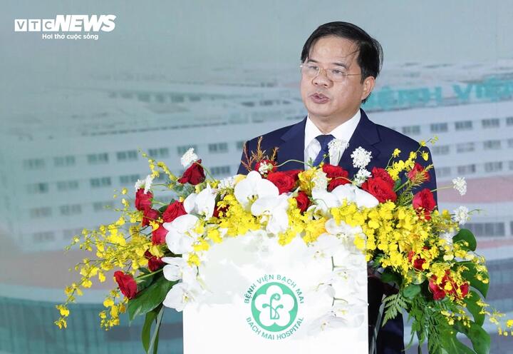 PGS.TS Đào Xuân Cơ, Giám đốc Bệnh viện Bạch Mai phát biểu tại lễ khai trương. (Ảnh: Minh Quang)