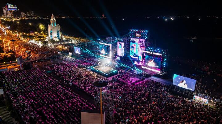 Đại nhạc hội Mega Booming - Charmora City do Sun Group tài trợ thu hút gần 30.000 khán giả.
