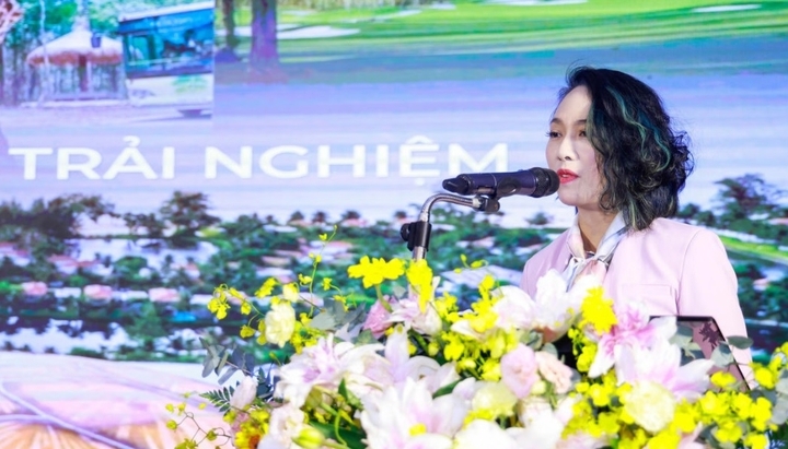 Bà Nguyễn Thu Phương, Giám đốc Chuỗi Khách sạn Vinpearl chia sẻ thông tin tại hội thảo. (Ảnh: B.L)