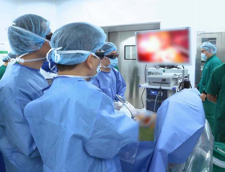 Phẫu thuật cho bệnh nhân (Ảnh: BVCC)