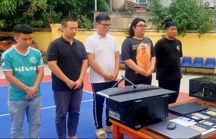 Các đối tượng, tang vật trong vụ án.