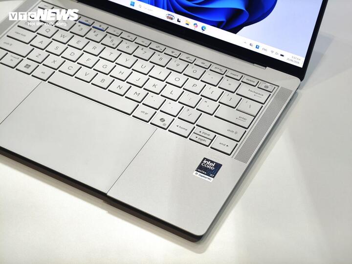 Phiên bản tại Việt Nam chạy chip Intel Core Ultra X7-358H.
