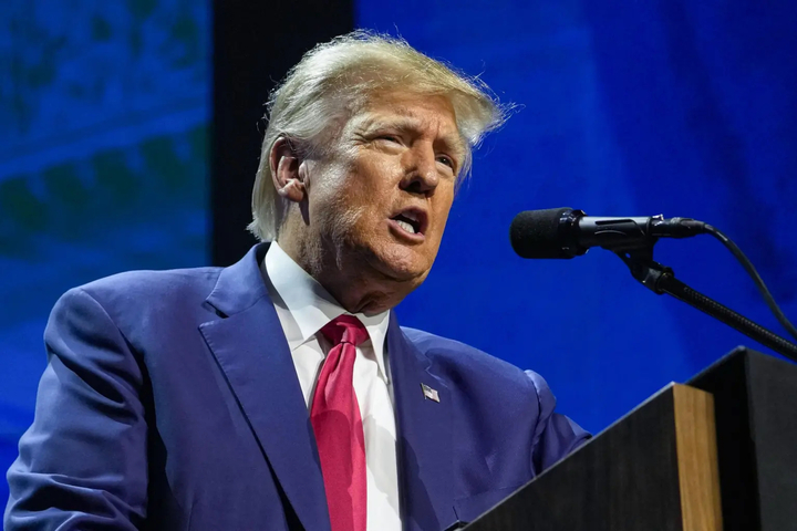 Tổng thống Mỹ Donald Trump cho rằng vụ tấn c&ocirc;ng bằng m&aacute;y bay kh&ocirc;ng người l&aacute;i đ&atilde; vi phạm thỏa thuận ngừng bắn. (Ảnh: AP)