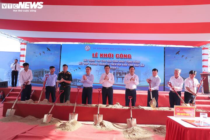 Đắk Lắk khởi công 100 căn nhà chống lũ với mức đầu tư hơn 170,9 tỷ đồng.