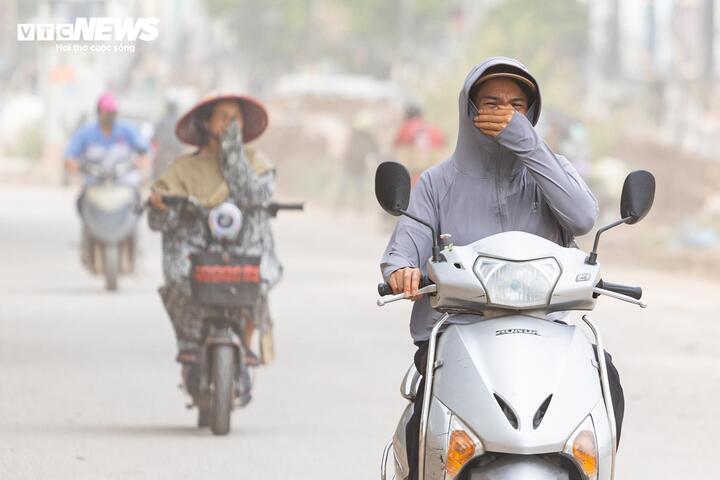 kenh la khe 13 16361976 - Bụi m&ugrave;, b&ugrave;n đất bủa v&acirc;y cư d&acirc;n quanh c&ocirc;ng trường k&ecirc;nh La Kh&ecirc;, H&agrave; Nội
